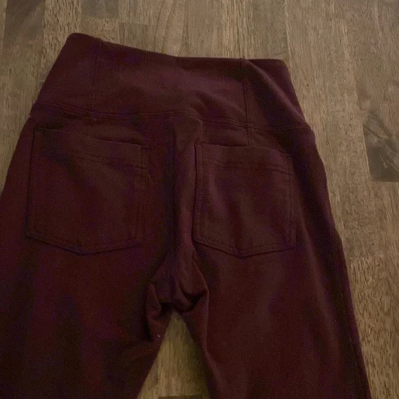 Athleta great stretchy yoga pants with great front and back pockets! - Picture 11 of 14